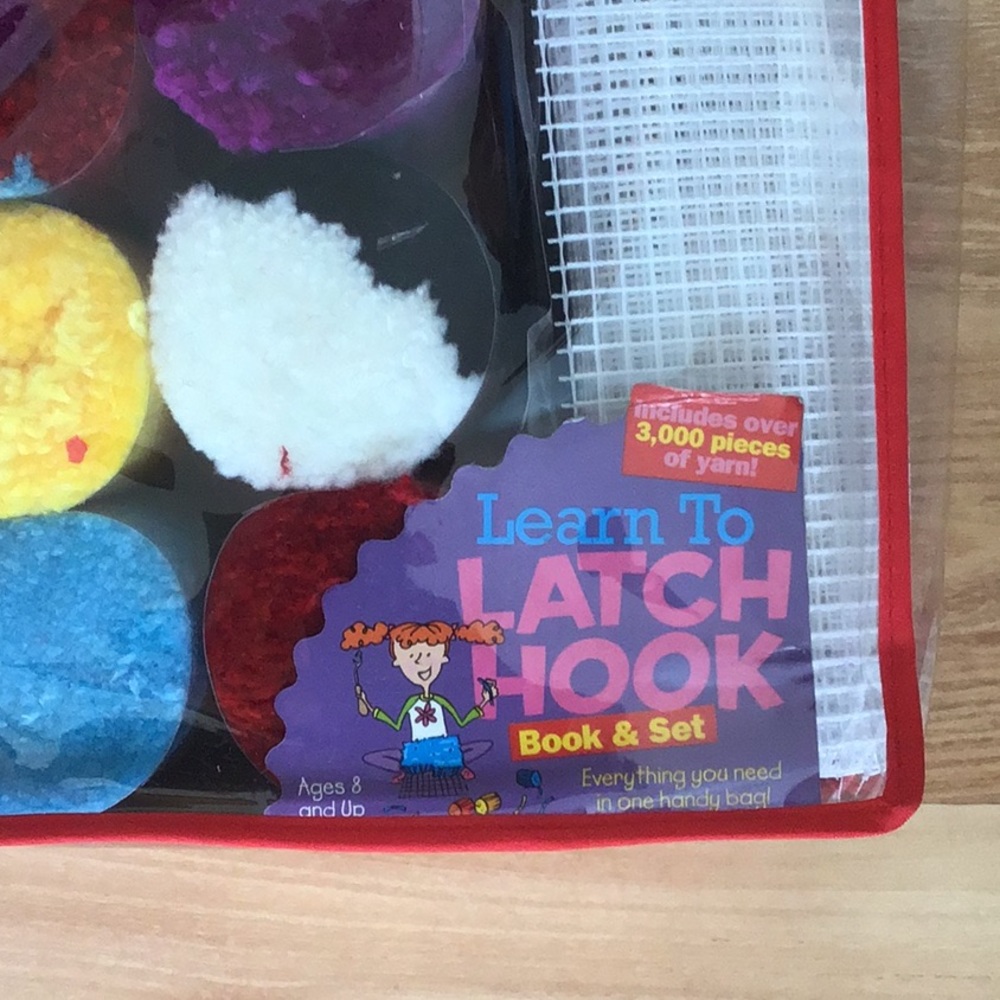 Latch Hook Book & Set - Picture 4 of 16